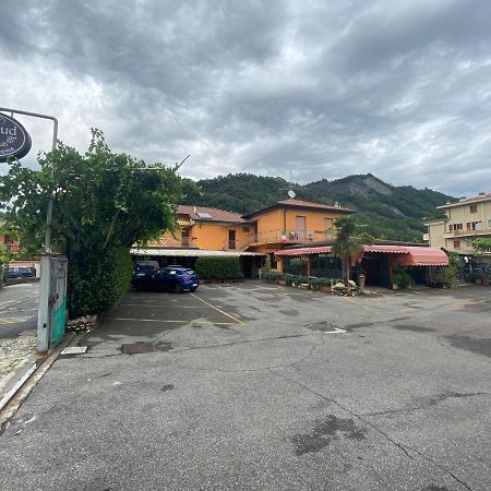 Macloud Pub B&B Sarnico Buitenkant foto